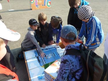 DEN ZEM� - Nov� Byd�ov