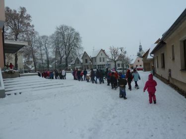 2 mouchy jednou ranou