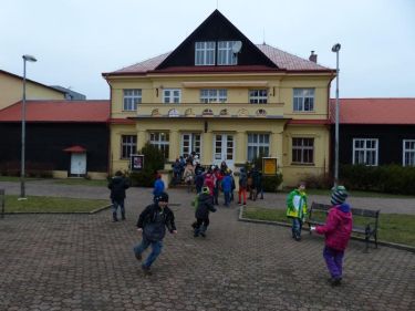 Divadlo Drak - Jak si hraj� tat�nkov�