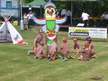 Vystoupen dt na sjezdu rodk v obci