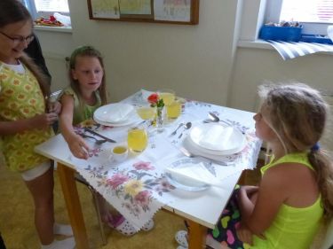 Stolov�n� 3.t��dy s pan� u�itelkou L�bou