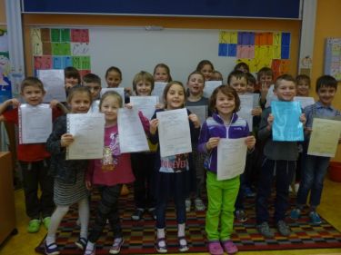 Pololetn� vysv�d�en� s �sm�vem