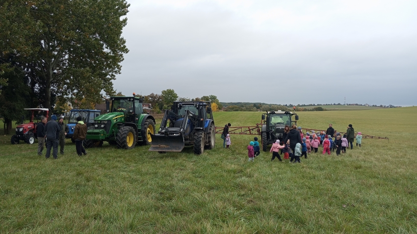 Prezentace zem�d�lsk�ch stroj� v M� 