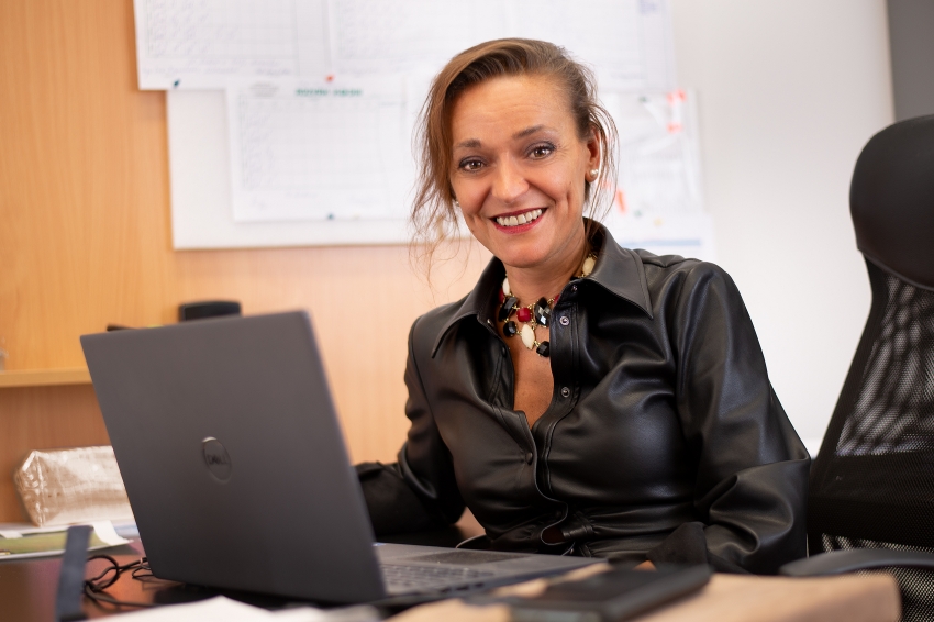 Mgr. Eva Kaprálová, MBA 
(Kapr) - ředitelka školy